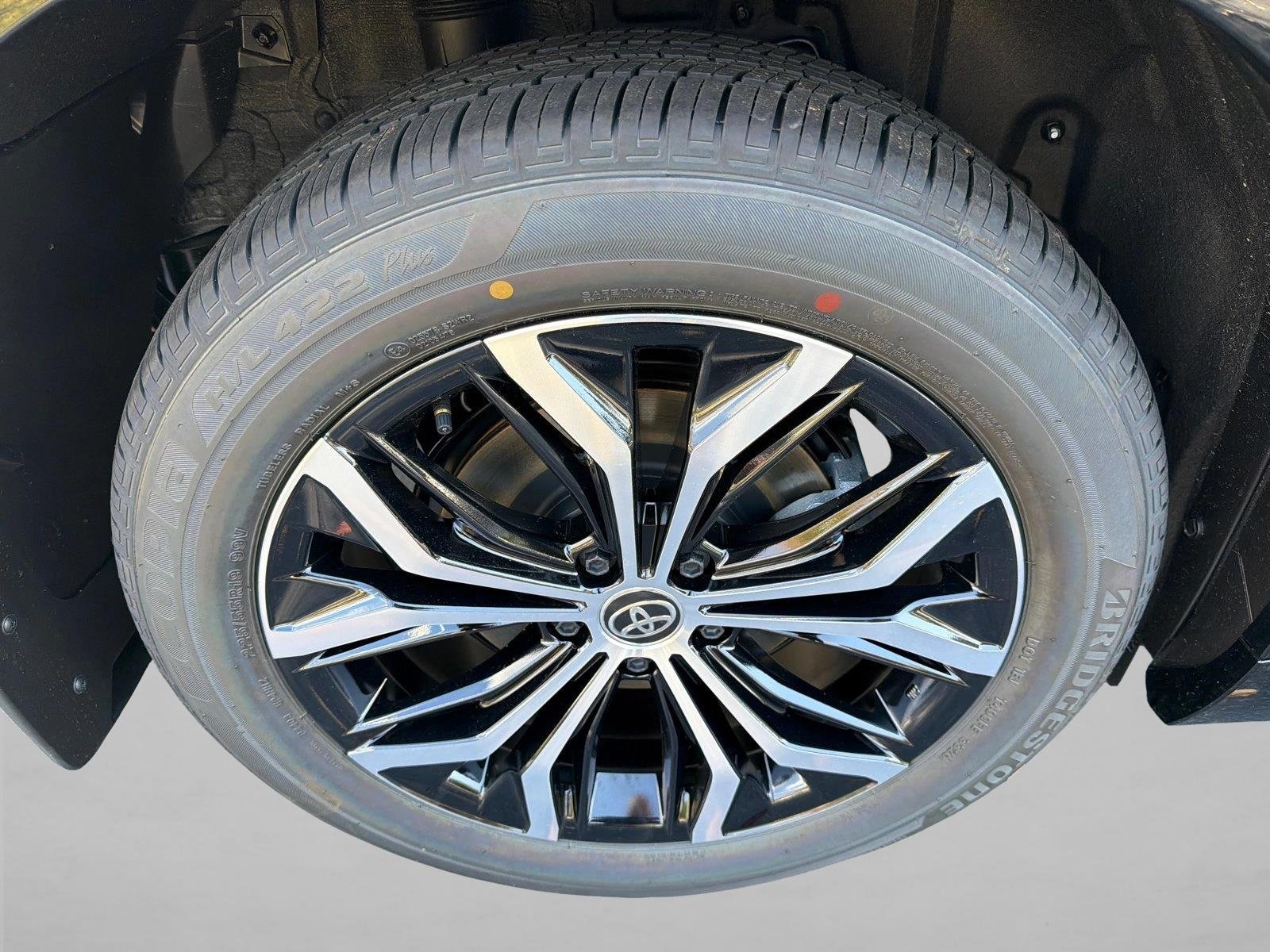 New 2026 Oxygen White Toyota XLE image 17