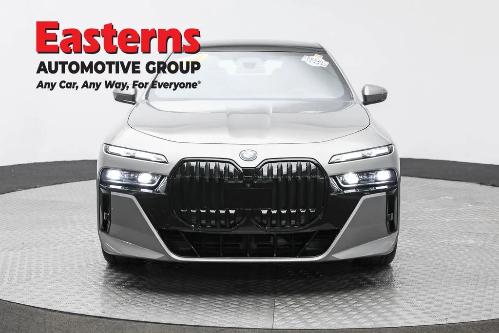 Used 2023 Gray BMW 760i xDrive image 2