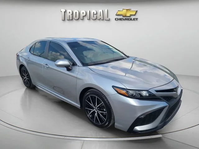 Used 2023  Toyota SE image 7
