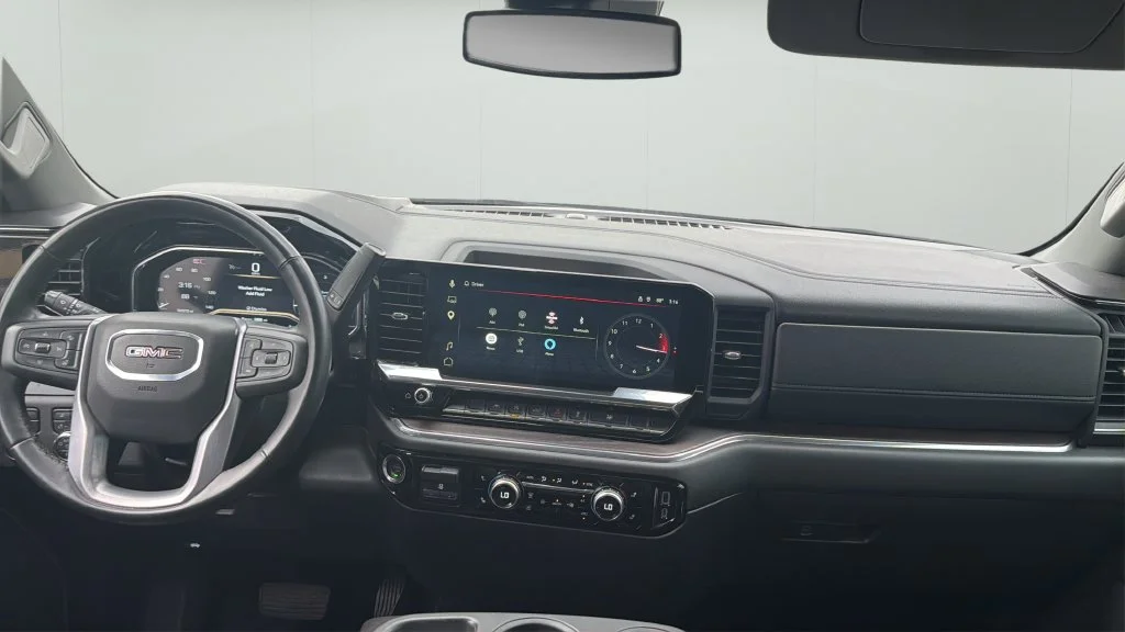 Used 2025 White GMC SLT image 10