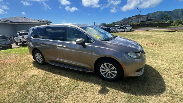 Used 2017 Silver Chrysler Touring image 7