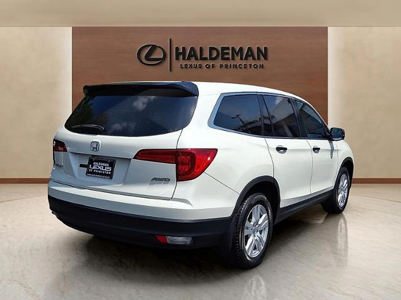 Used 2017 White Diamond Pearl Honda LX image 6