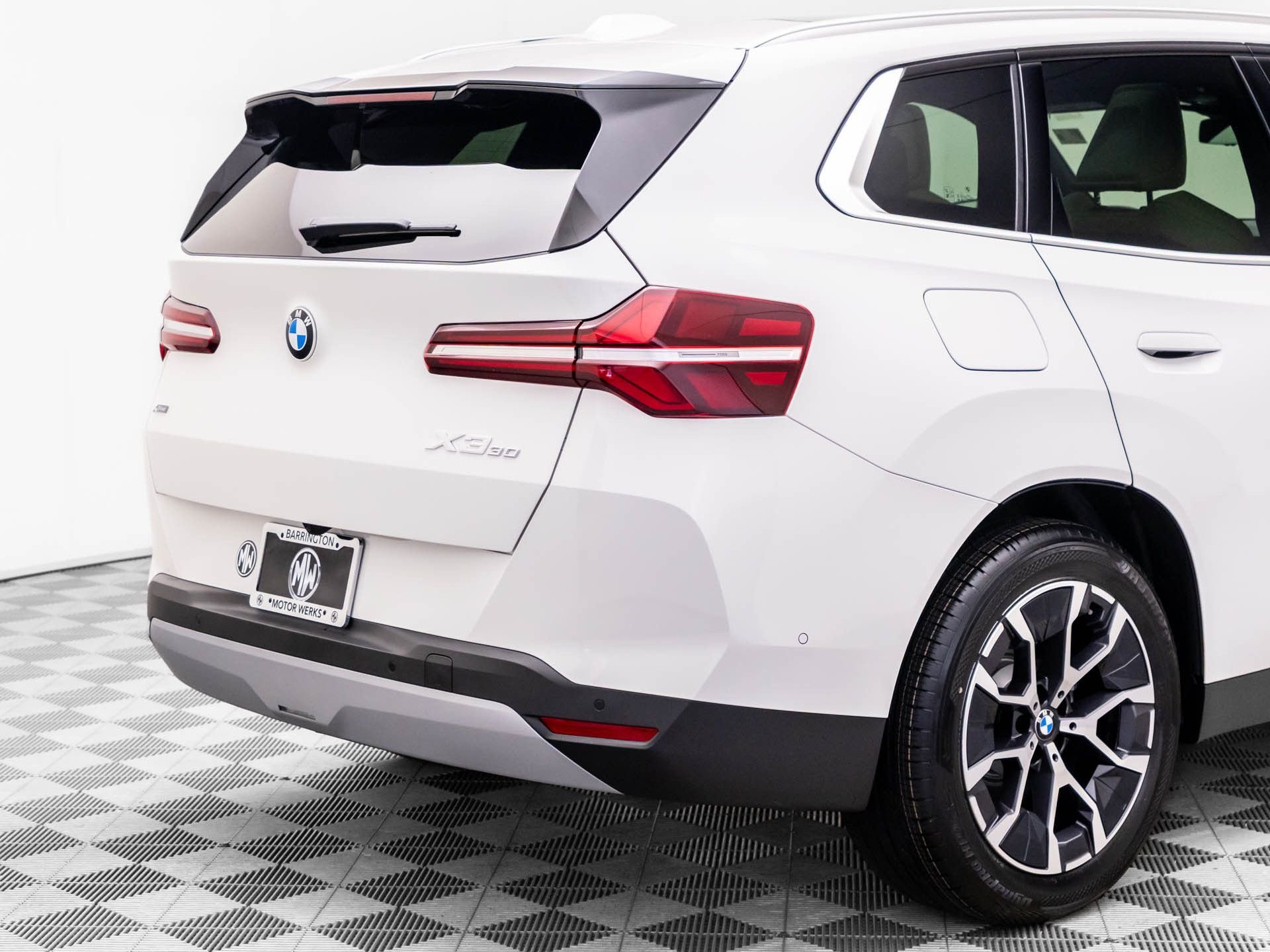 New 2026 Alpine White BMW 30 xDrive image 31