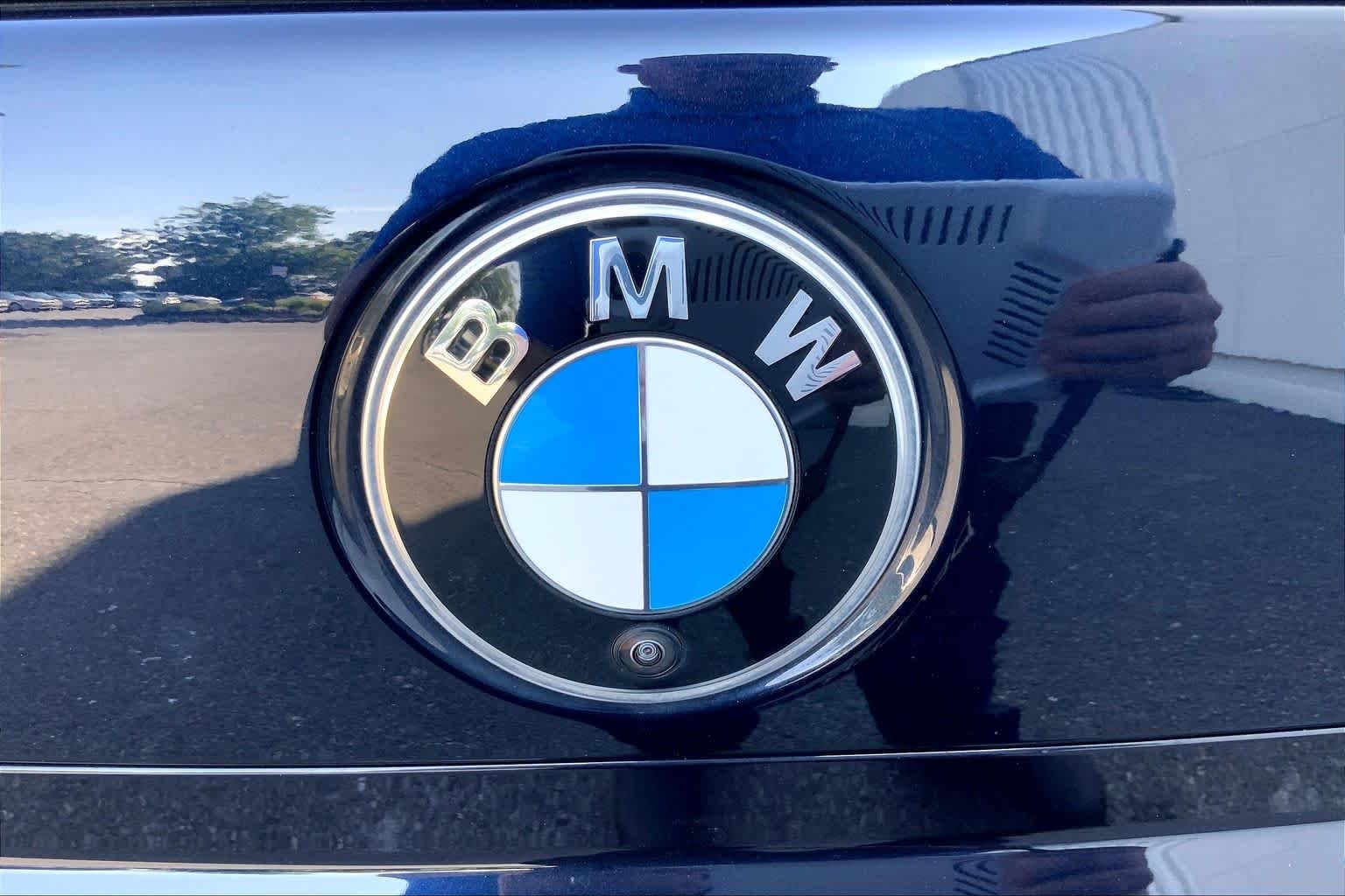 Certified Used 2023 Carbon Black Metallic BMW 740i image 9