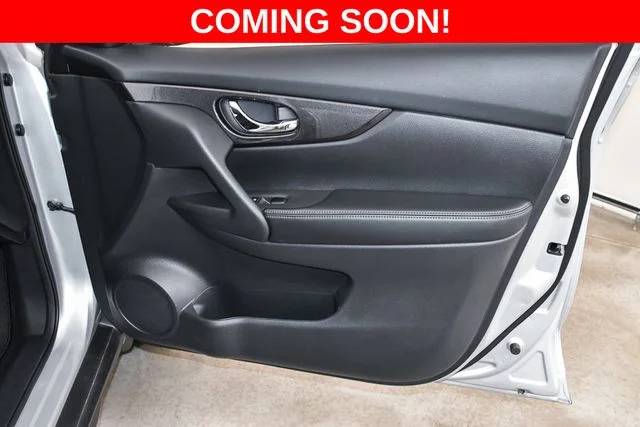 Used 2020 Silver Nissan S image 22