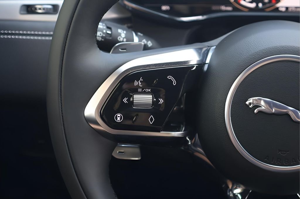 2026 Jaguar F-Pace R-Dynamic S - Photo 19