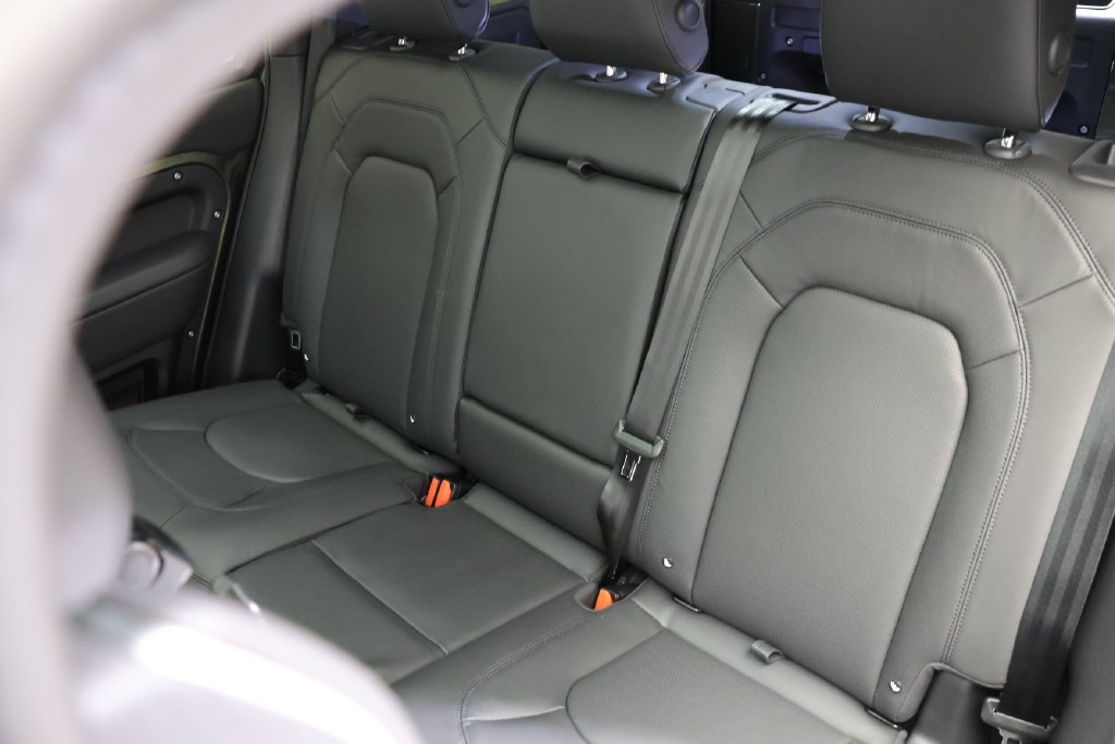 New 2026 Woolstone Green Land Rover X-Dynamic SE image 36
