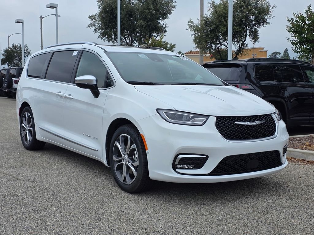 2026 Chrysler Pacifica Pinnacle's photo