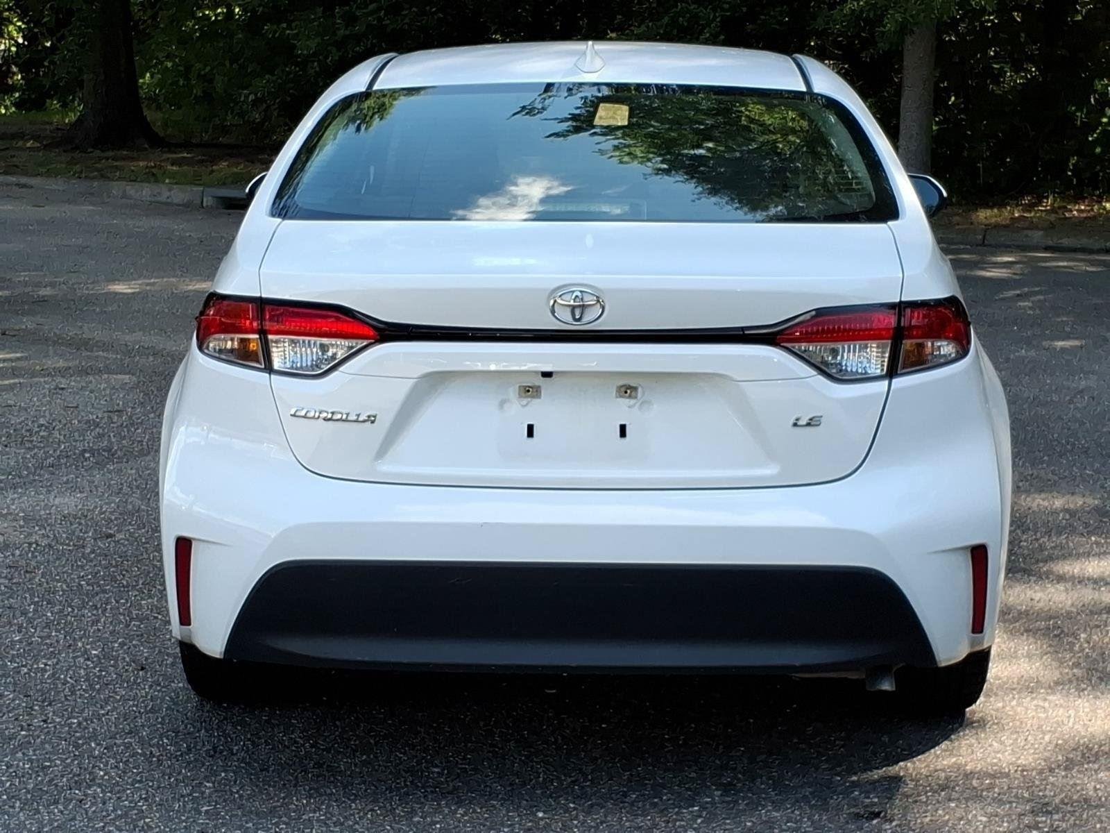 Used 2024  Toyota LE image 13