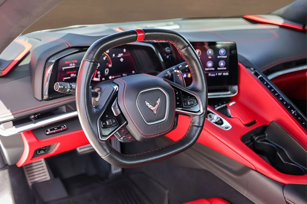 Used 2021 White Chevrolet Stingray image 8
