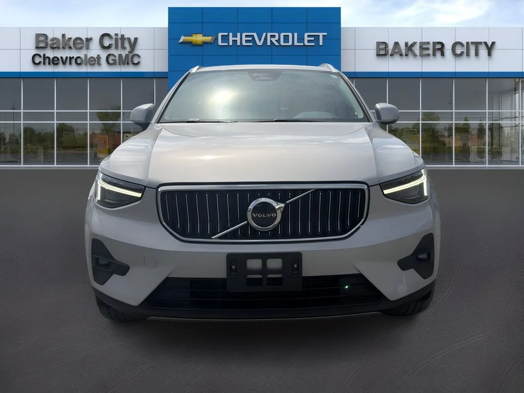 Used 2023 Silver Dawn Metallic Volvo Ultimate Bright Theme image 2