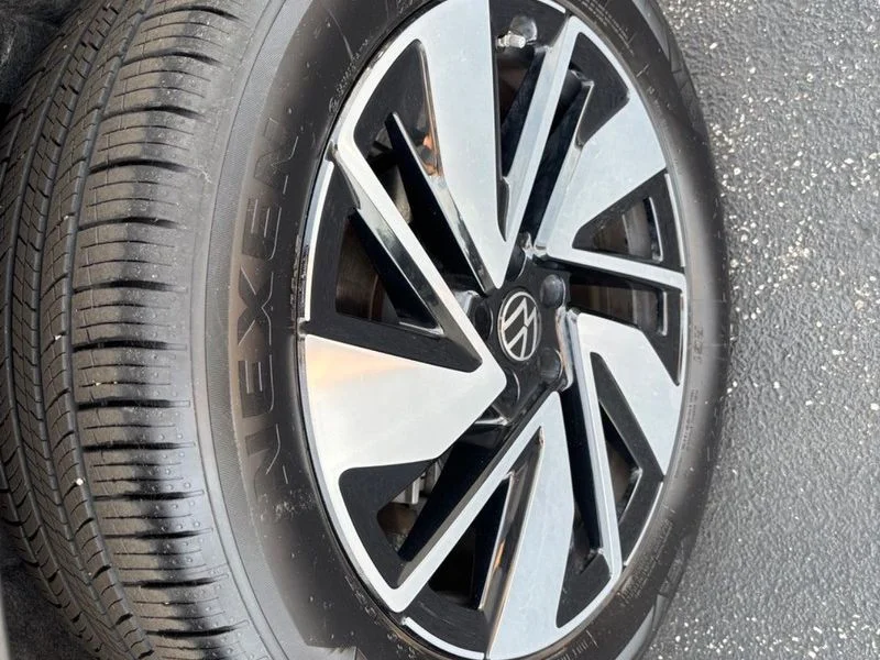 Used 2025 Gray Volkswagen 2.0T SE w/Technology image 8