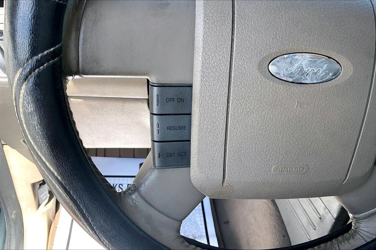 Used 2004 Green Ford LARIAT image 12