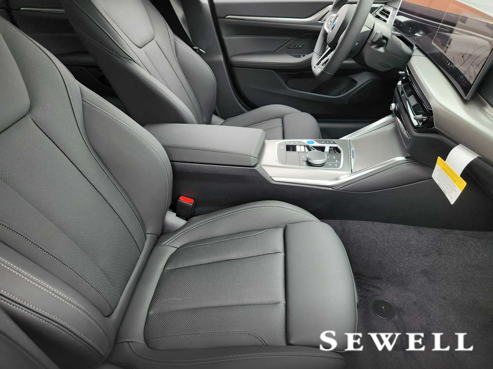 New 2026 Dravit Grey Metallic BMW xDrive40 image 5