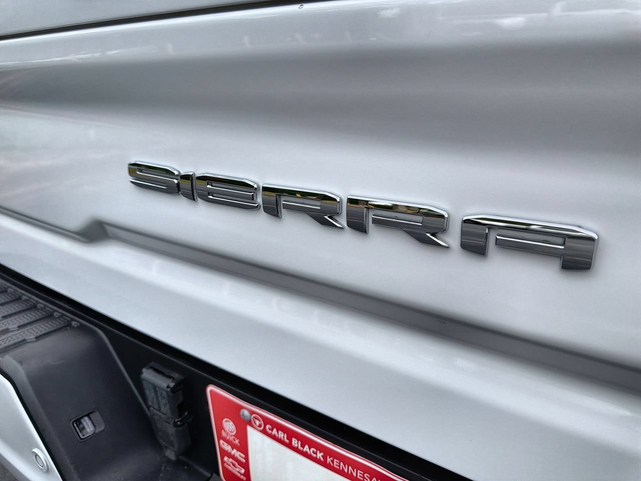 Used 2022 Summit White GMC AT4 image 27
