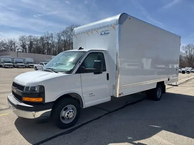 2025 Chevrolet Express Cutaway Base