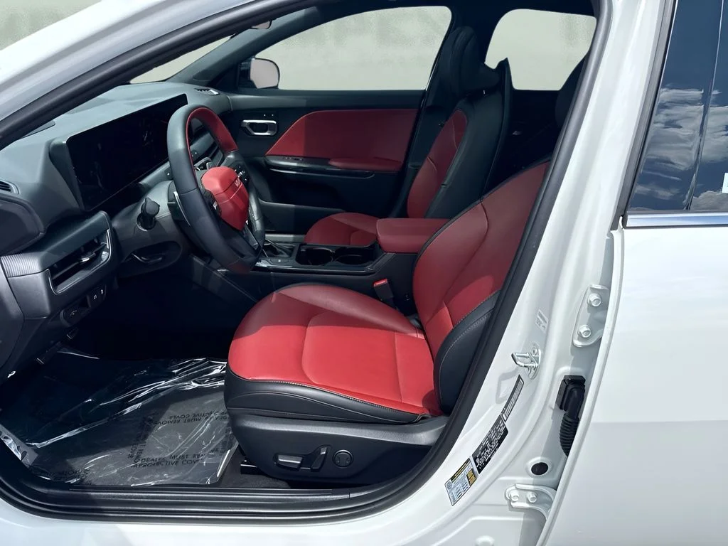 Used 2025 White Kia GT-Line Turbo image 9