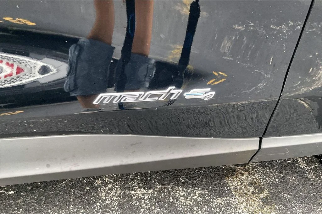 Used 2023 Black Ford Select image 7