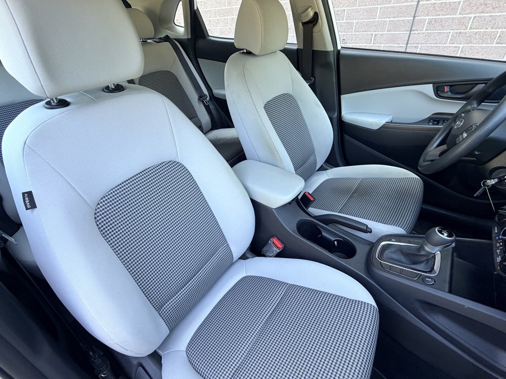 Used 2023 Lunar White Hyundai SE image 20