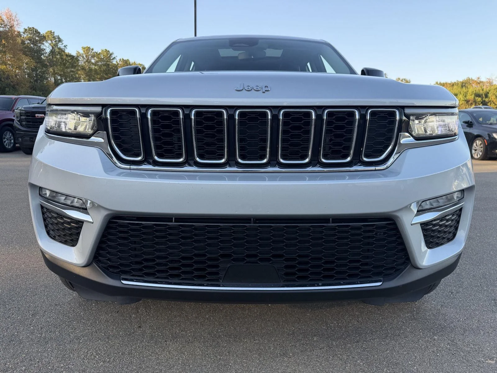 Used 2024 Silver Zynith Jeep Limited image 25