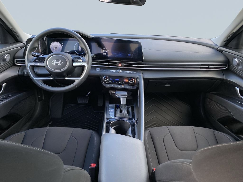2025 Hyundai Elantra SEL - Photo 13
