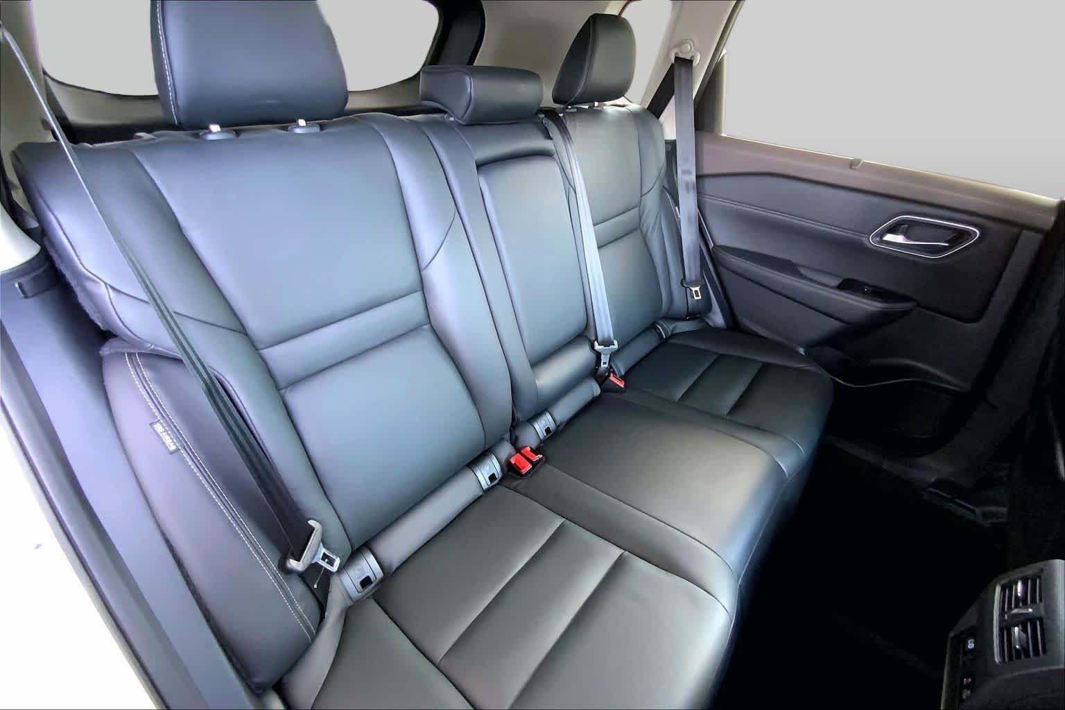 Used 2021 Brilliant Silver Metallic Nissan SL image 20
