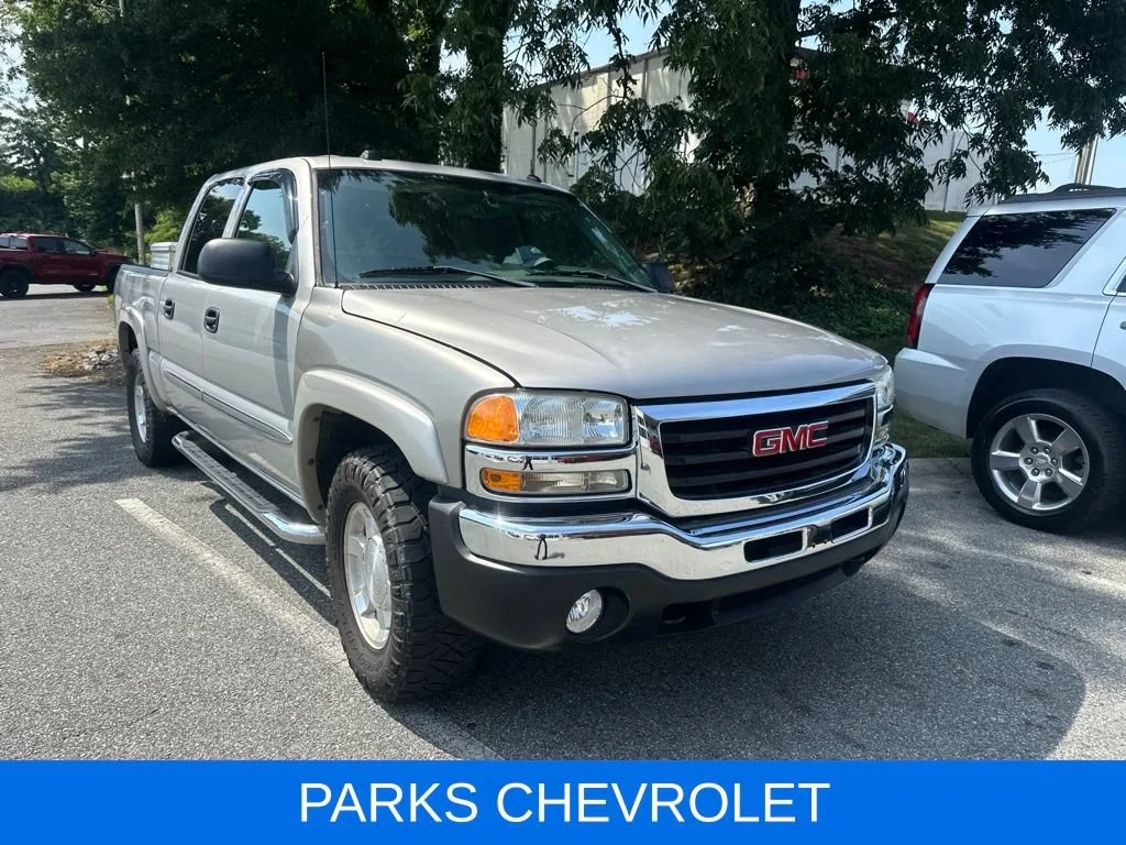 Used 2005 Silver Birch Metallic GMC SLT image 2