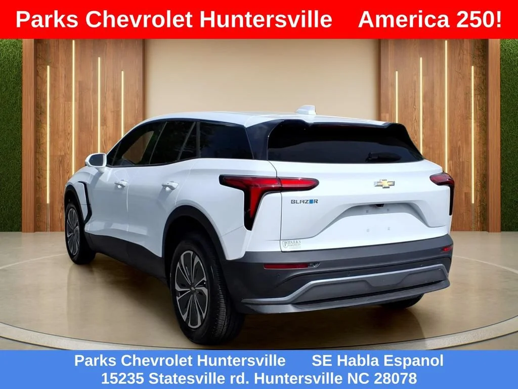 New 2026 Summit White Chevrolet LT image 28
