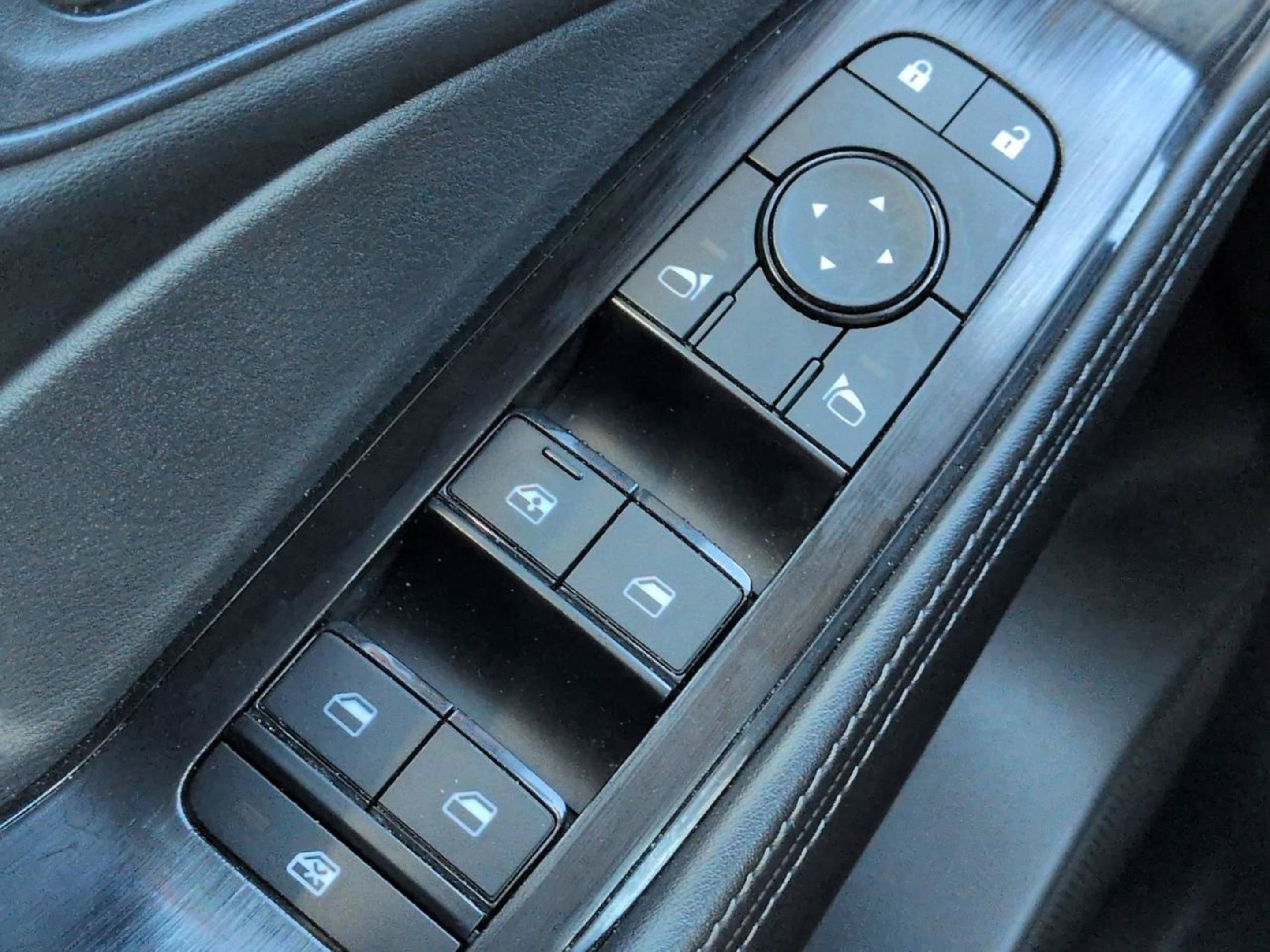 Used 2024 Deep Ocean Blue Pearl Nissan SV image 22
