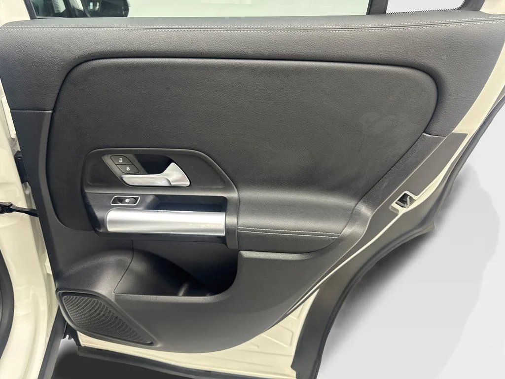 Used 2025 White Mercedes-Benz GLA 250 image 40