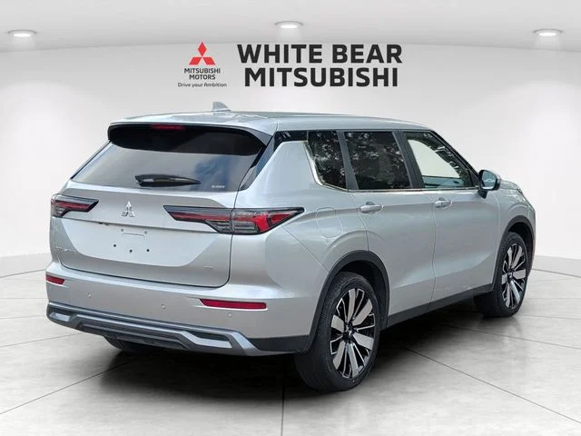 Certified Used 2025 Alloy Silver Metallic Mitsubishi SE image 5