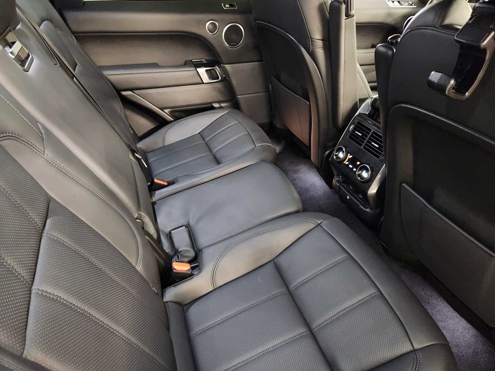 Used 2022 Fuji White Land Rover HSE Silver Edition image 32