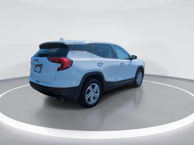 Used 2018 White GMC SLE image 8