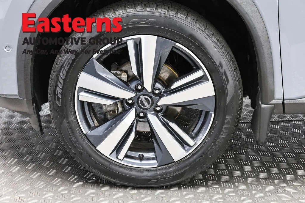 Used 2023 Gray Nissan SL image 31