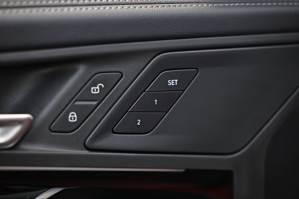 Used 2025 Black Sapphire Metallic BMW xDrive28i image 20