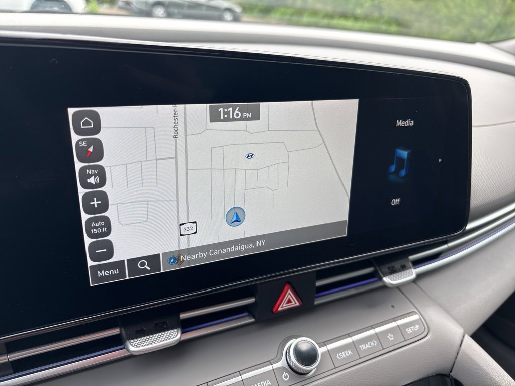 Used 2025 Gray Hyundai SEL Sport image 26