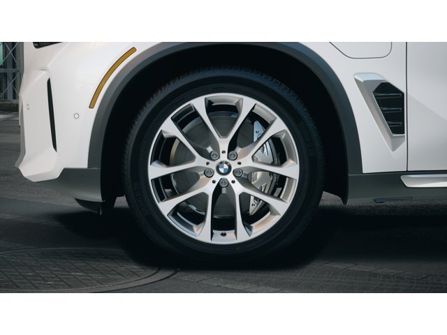 New 2026 Mineral White Metallic BMW xDrive50e image 7