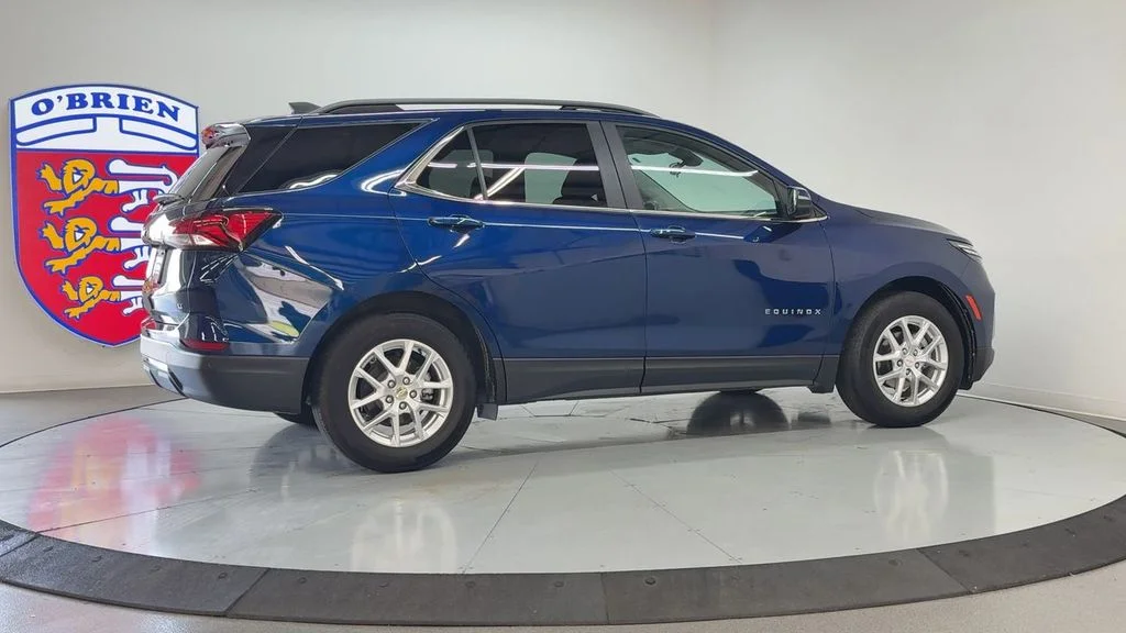 Used 2022 Blue Chevrolet LT image 4
