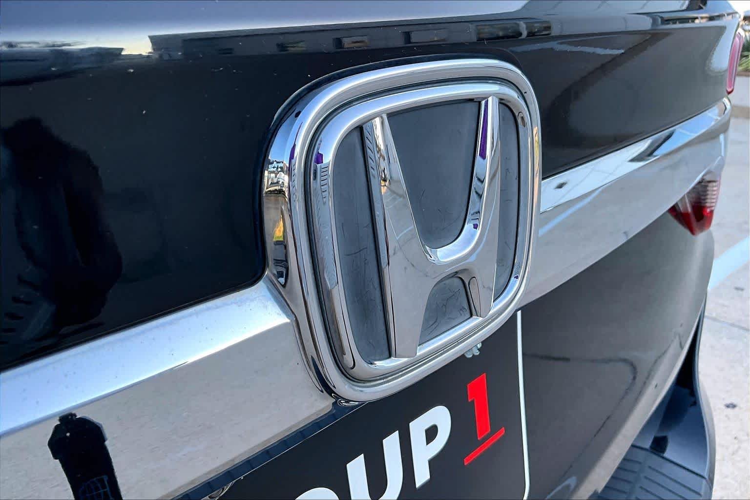 Used 2018 Crystal Black Pearl Honda Elite image 29