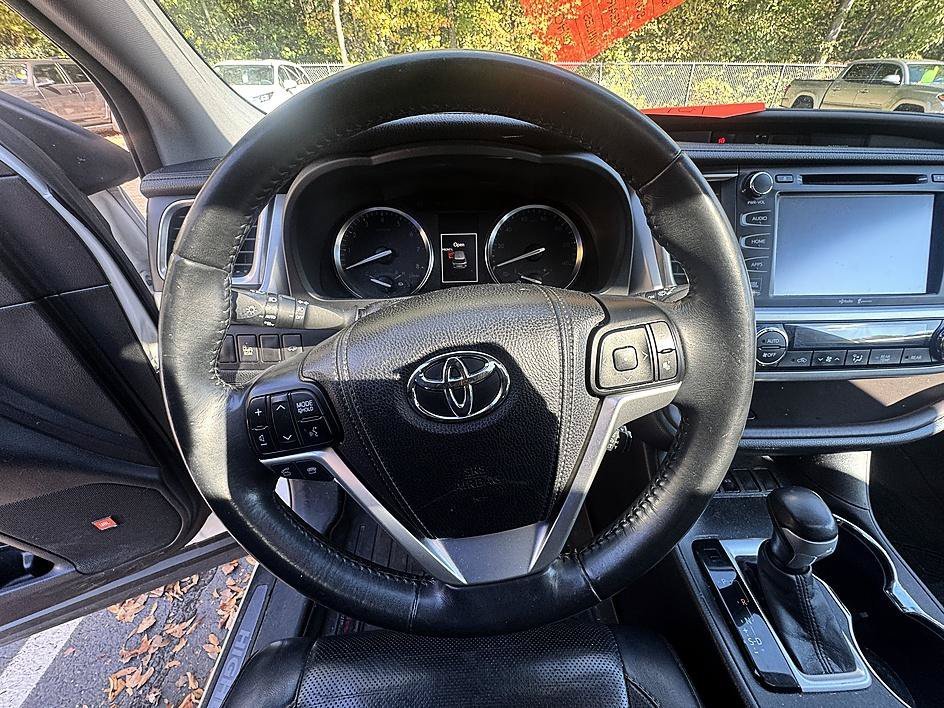 Used 2014 Blizzard Pearl Toyota Limited image 11