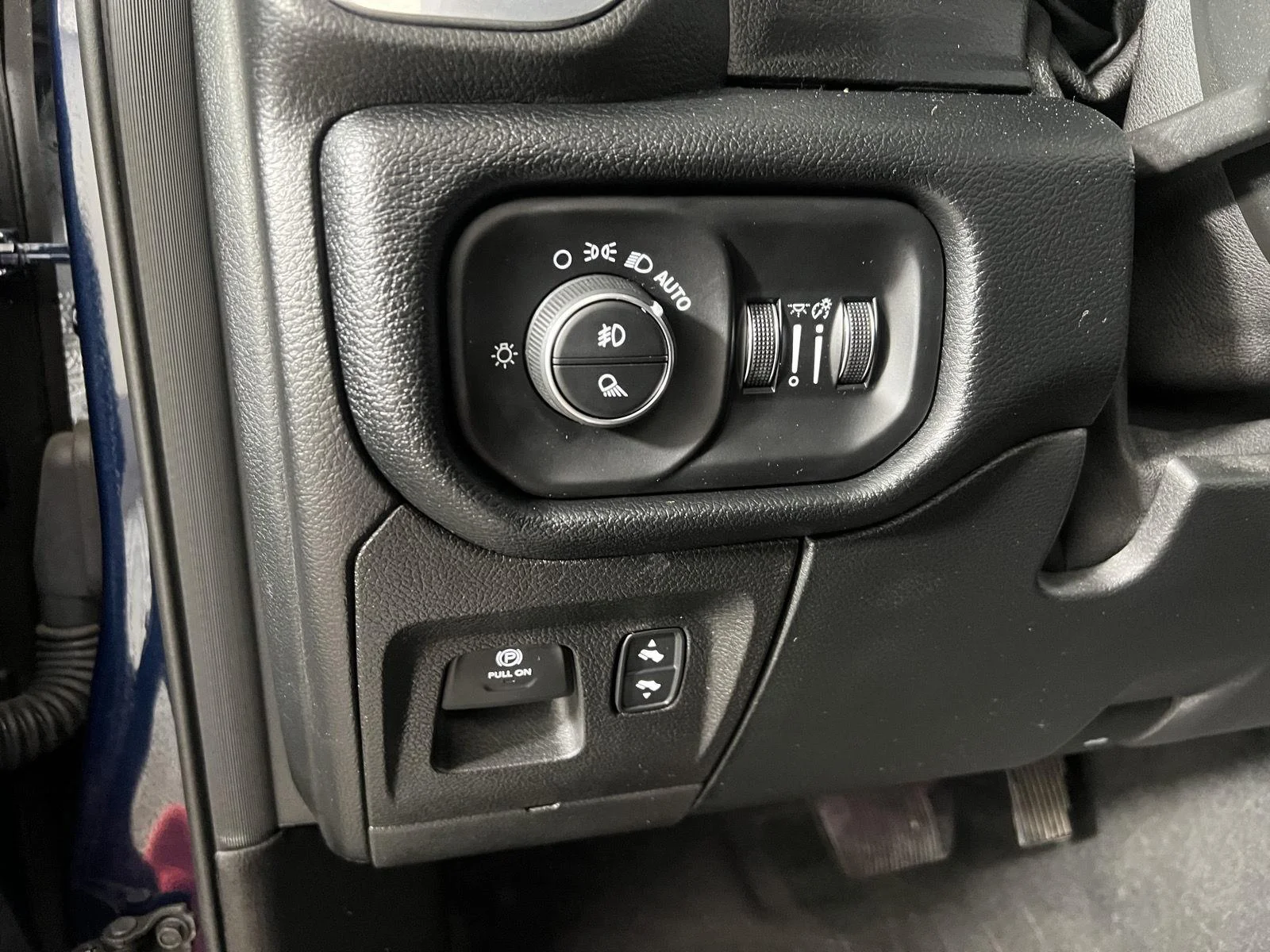 Used 2021 Patriot Blue Pearlcoat Ram Laramie image 14