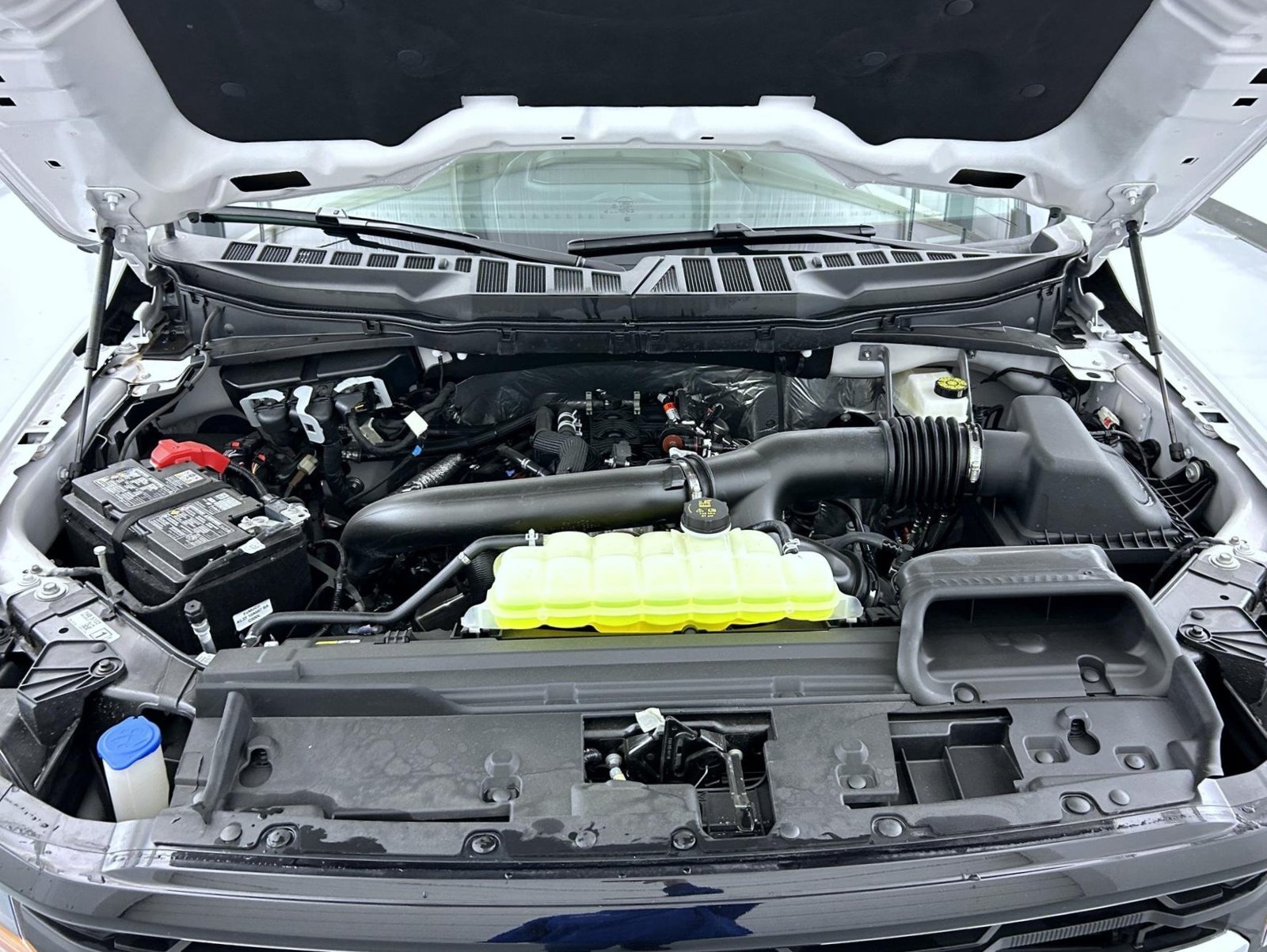 New 2026 Oxford White Ford XLT image 25