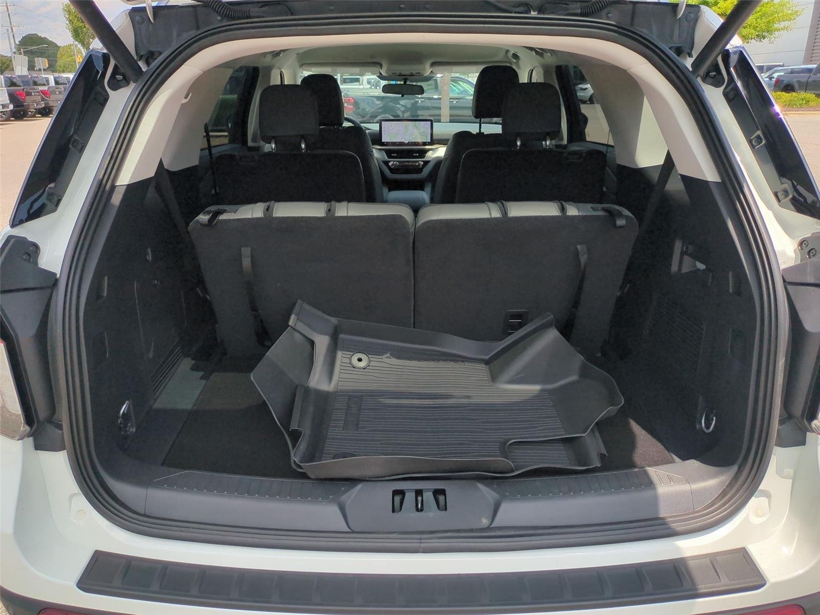 New 2026 Star White Metallic Tri-Coat Ford Active image 36