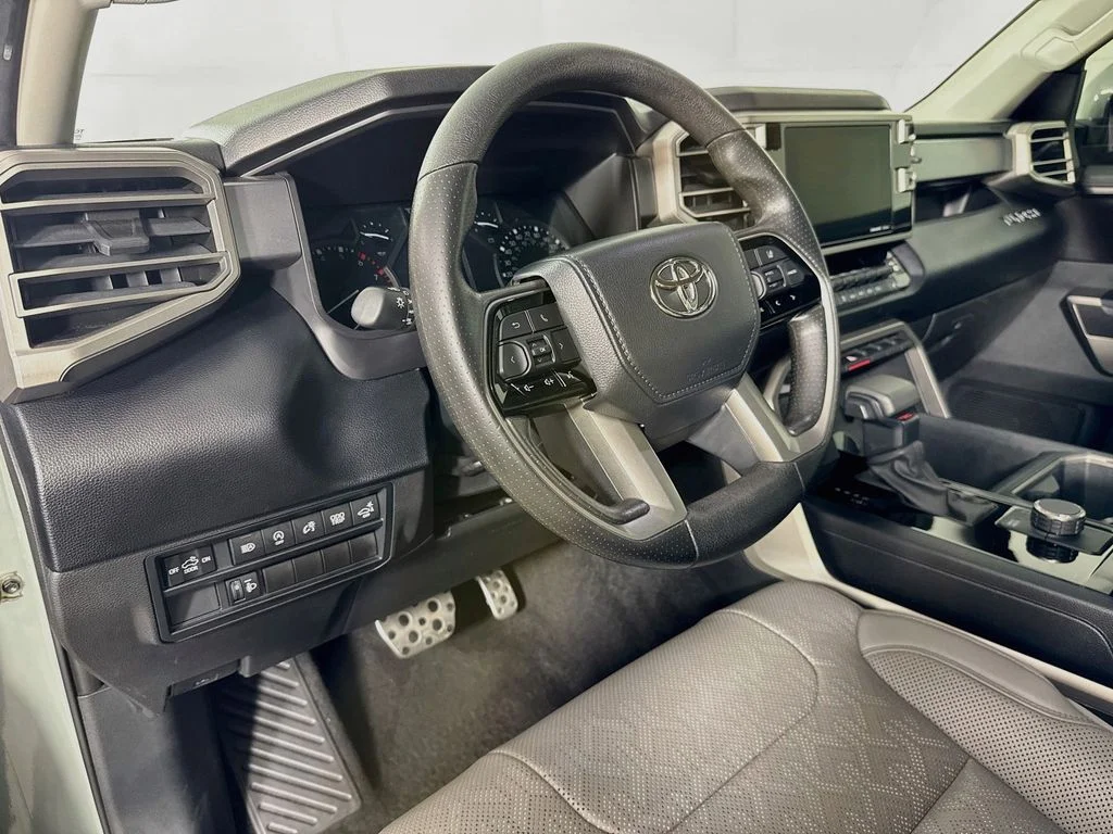 Used 2022  Toyota SR5 image 10