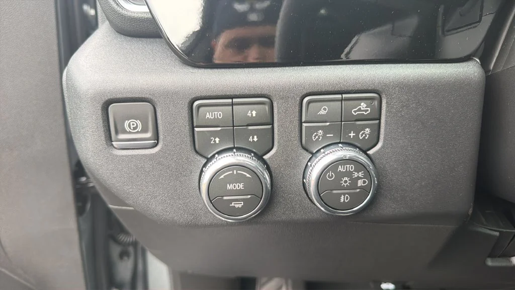 New 2026 Sterling Metallic GMC Elevation image 17