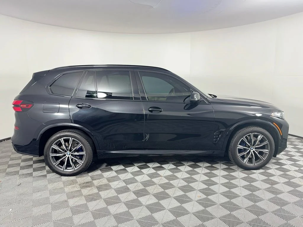 Certified Used 2026 Black Sapphire Metallic BMW xDrive40i image 4