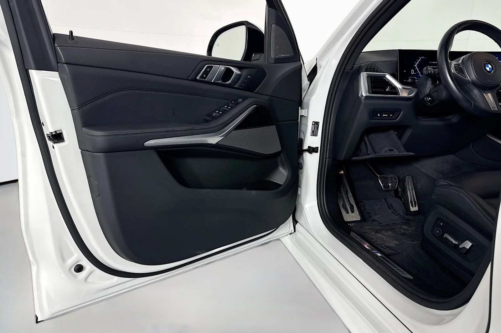 Used 2024 Alpine White BMW xDrive40i image 20