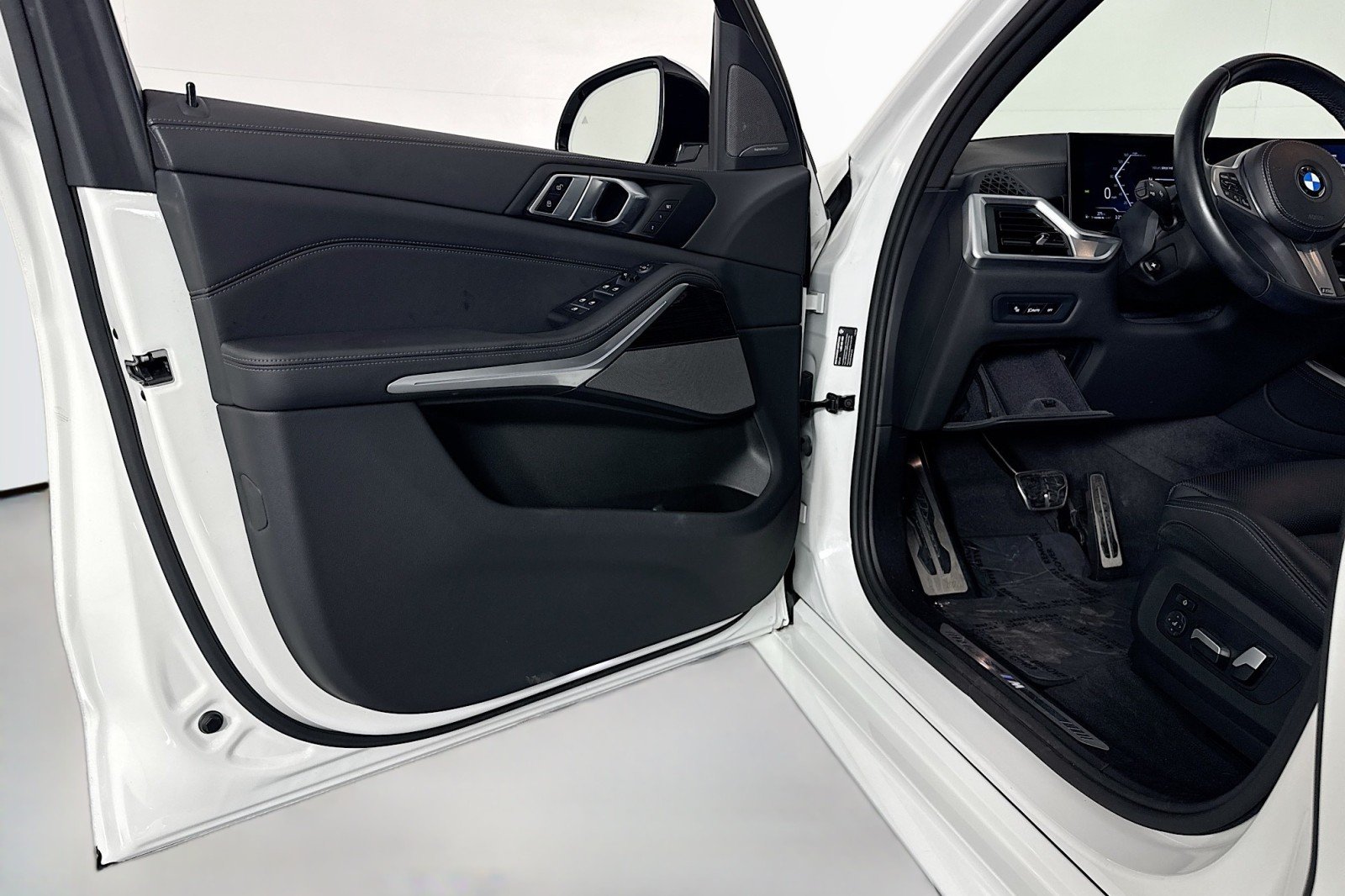 Used 2024 Alpine White BMW xDrive40i image 20