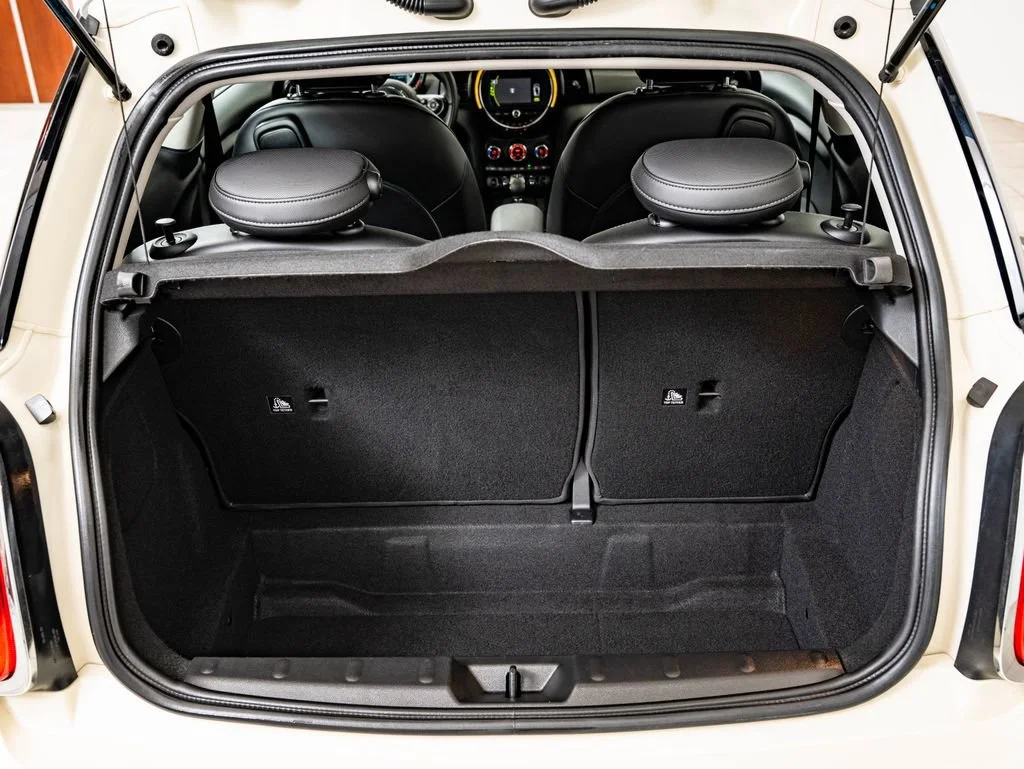 Used 2018 Pepper White MINI  image 18