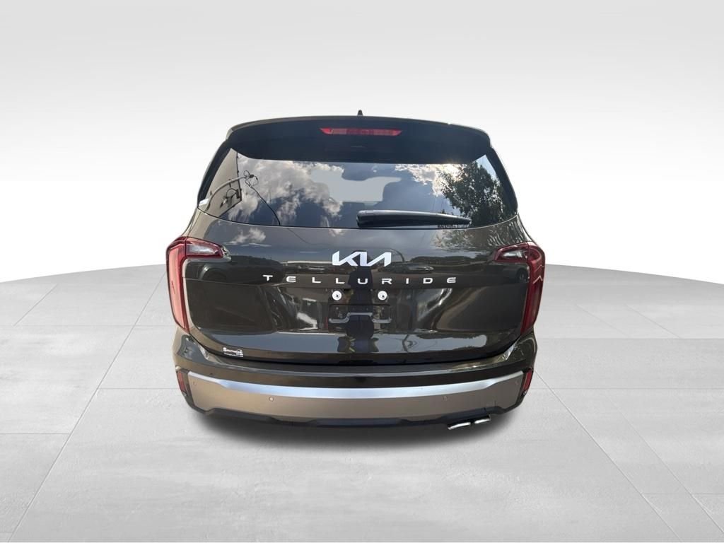 Certified Used 2025 Green Kia S image 6
